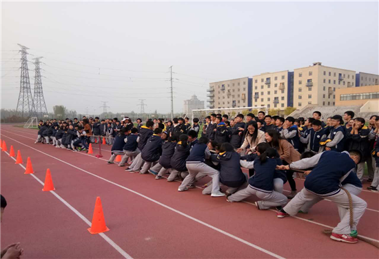 我校初一拔河比賽成功舉辦